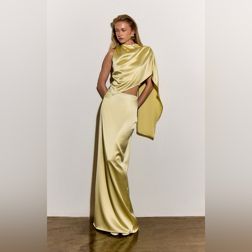 pretty little thing butter yellow satin set NWT - mixed sizes - top 10/skirt 14